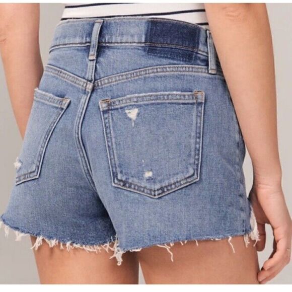 Abercrombie & Fitch Womans Size 35 20 Plus Mid Rise Distressed Mom Shorts NWT - Picture 3 of 6